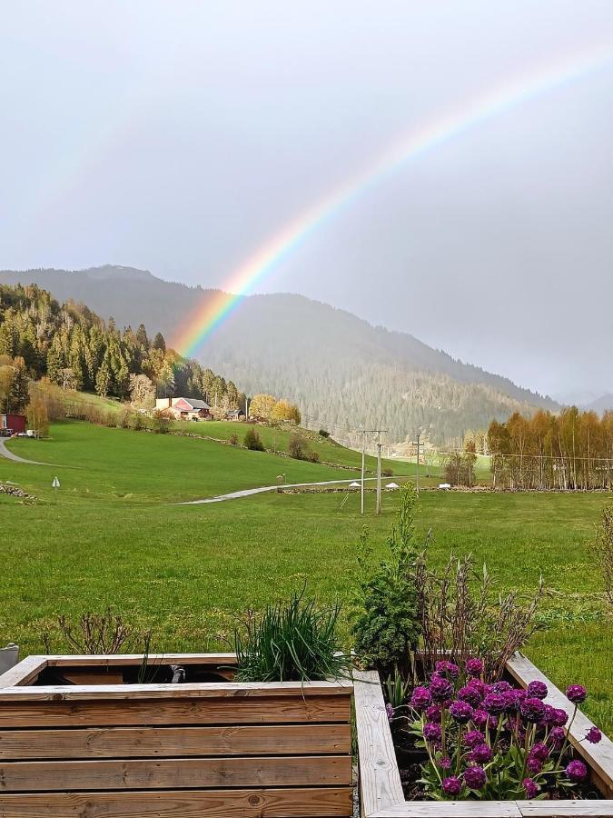 Orheimstunet - Gardsferie For Storfamilien Der Ogsa Hunden Er Velkommen Starheim Экстерьер фото